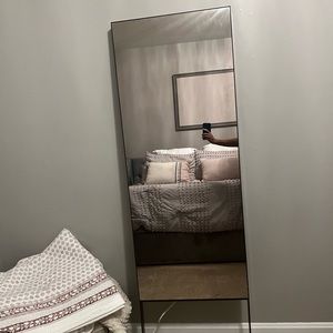 Lululemon smart fitness mirror